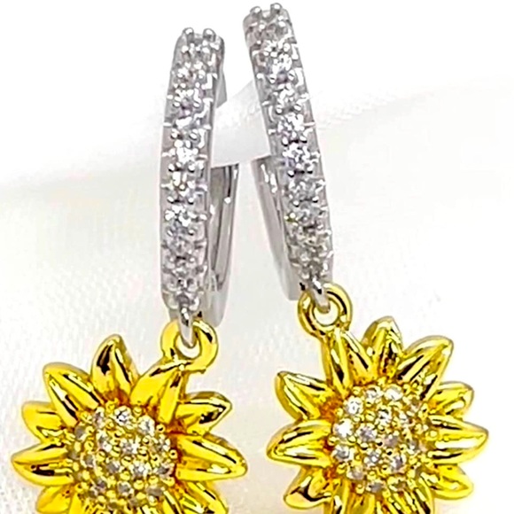 Gold Sunflower in White Zirconia Dangle Women Earrings - Picture 6 of 9